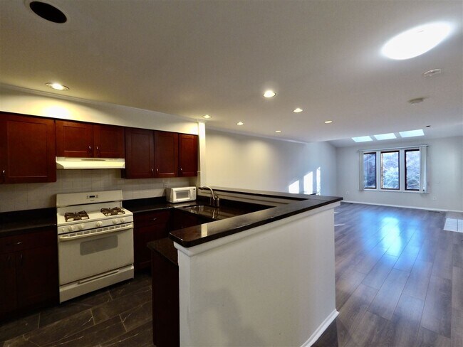 Building Photo - 796 Spinnaker Ct
