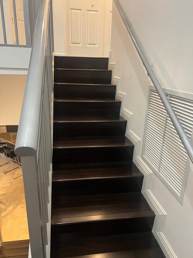 Building Photo - 1755 E Hallandale Beach Blvd