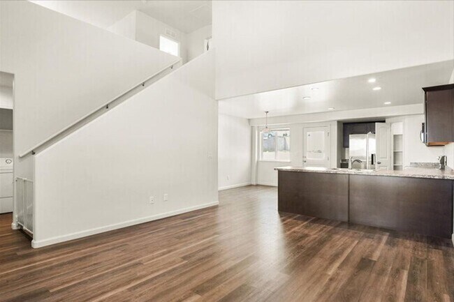 Foto del edificio - 3 BEDROOM 2 AND A HALF BATH NEWER CONSTRUCTION TWINHOME IN HARMONY VALLEY