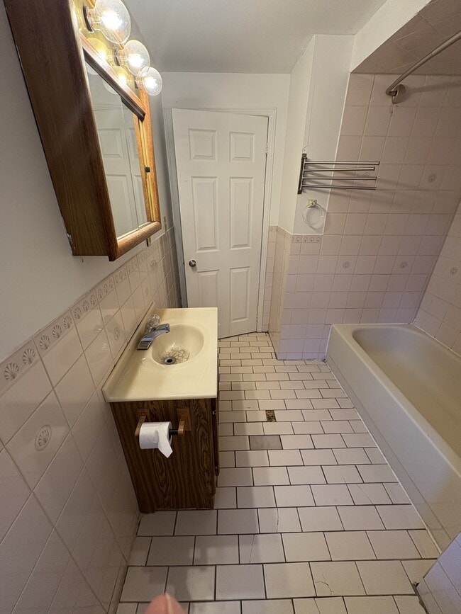 Building Photo - 63 Adeline St