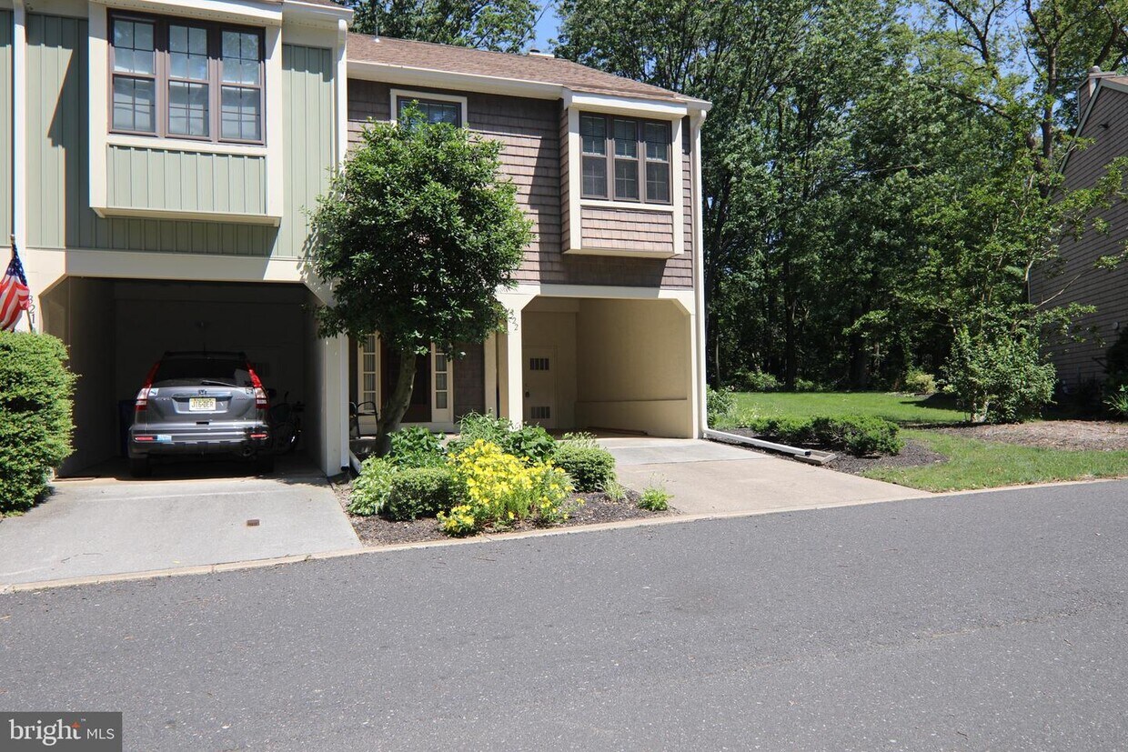 Primary Photo - 322 Kings Croft Dr