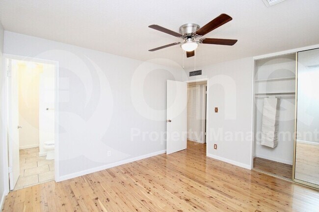 Foto del edificio - 3813 W Rose Ln