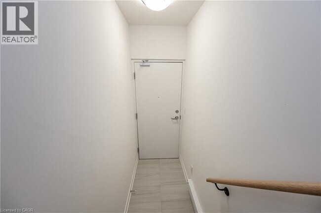 Building Photo - 20 Palace St