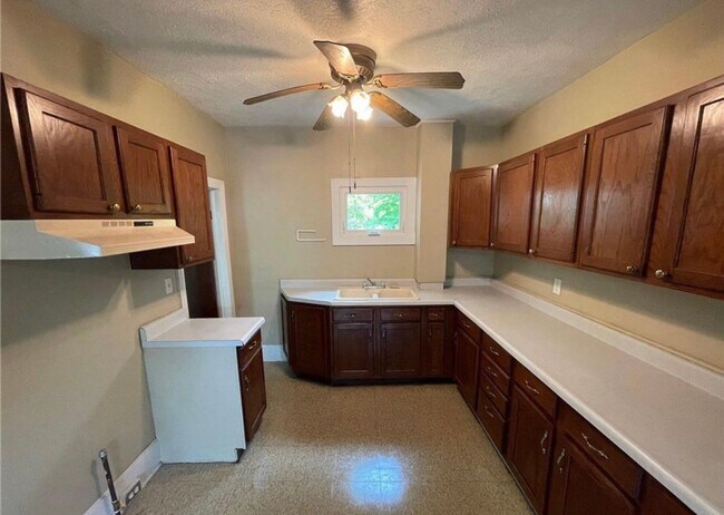 Building Photo - Maple Heights Single-Family 3Bd 2Ba!