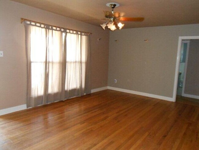 Foto del edificio - Large 5 Bedroom 3 Bathroom in Tech Terrace