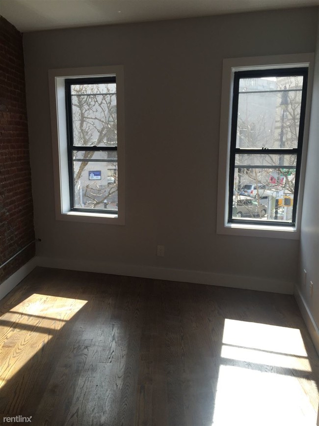 Building Photo - 5823 Myrtle Ave