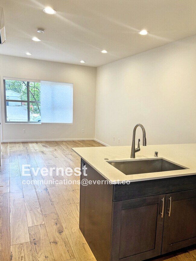 Foto del edificio - 8529 Interlake Ave N