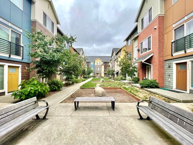 Building Photo - Townhome Available in Upton Crossroads Vil...