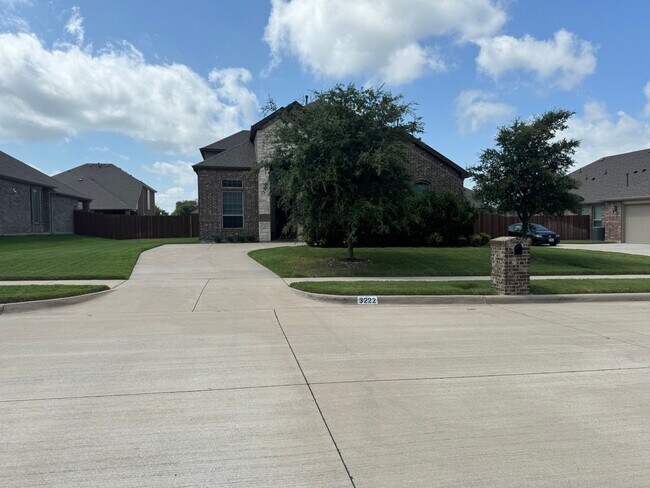 Foto del edificio - 4 Bedroom Single Family Home in Midlothian