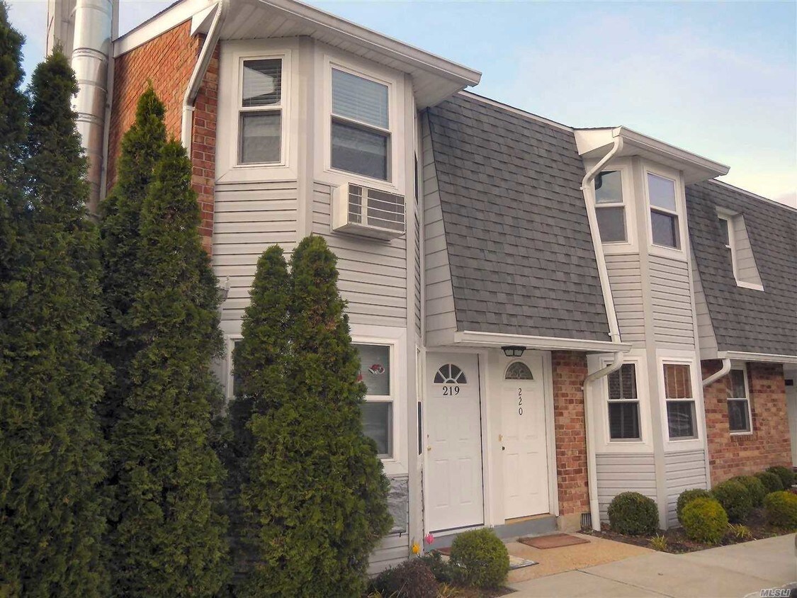 220 Millard Ave, West Babylon, NY 11704 House Rental in West Babylon