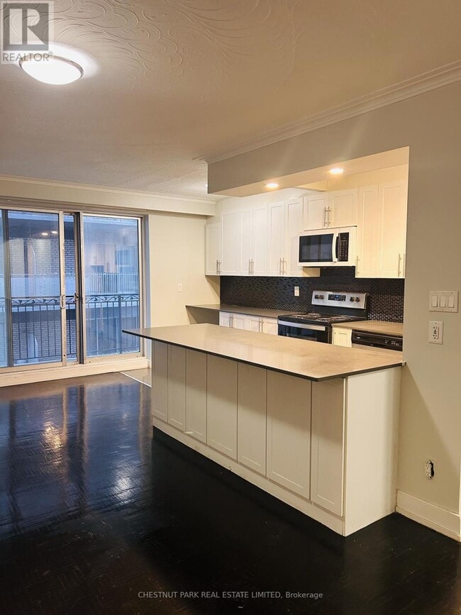 Photo du bâtiment - 2 Superior Ave