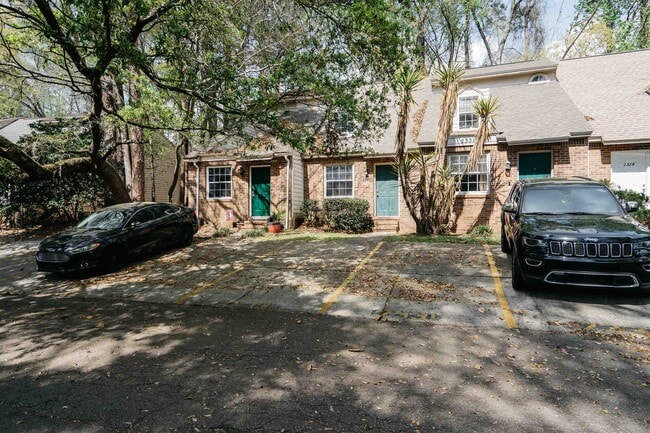 Building Photo - 2333 Parrot Ln