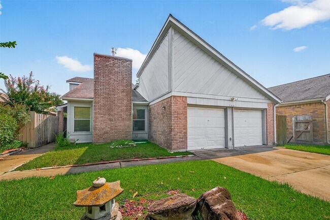 Building Photo - 2818 Crest Park Dr