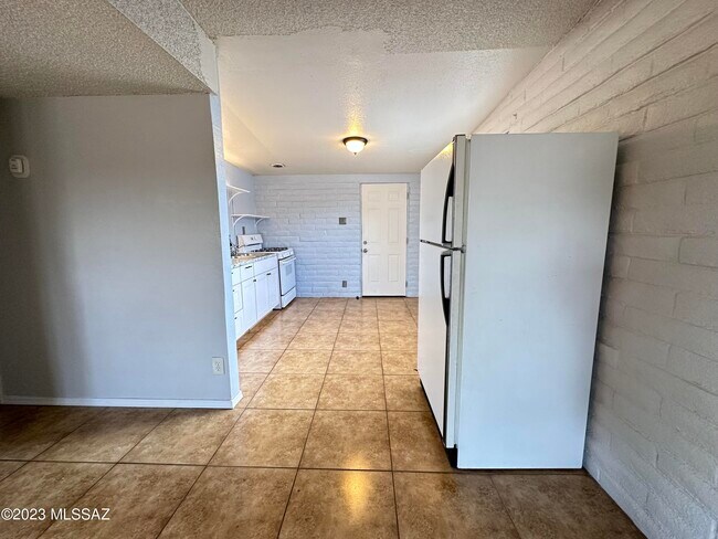 Foto del edificio - 5739 E 24th St
