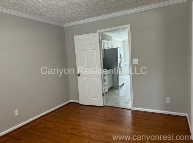Building Photo - 5348 Miranda Dr