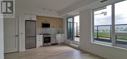 Building Photo - 5105-5105 Hurontario St