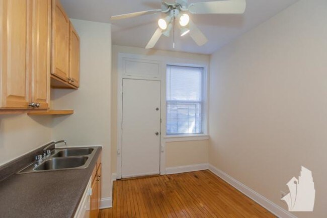 Building Photo - 2 bedroom in Chicago IL 60657