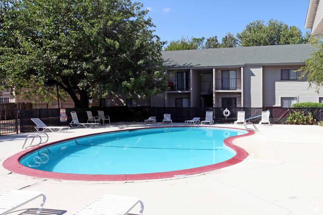 Pool - Brentwood Pointe Apartments