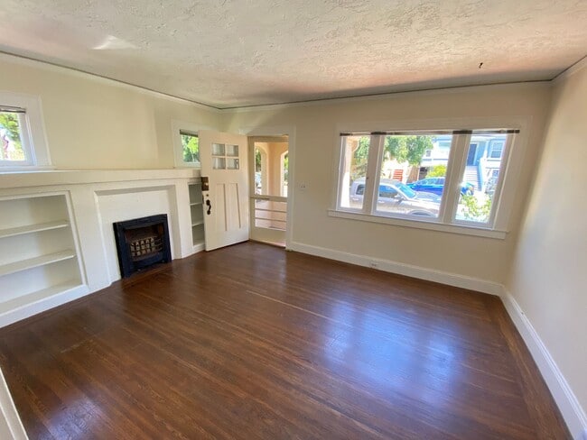 Building Photo - PRINCE STREET Triplex