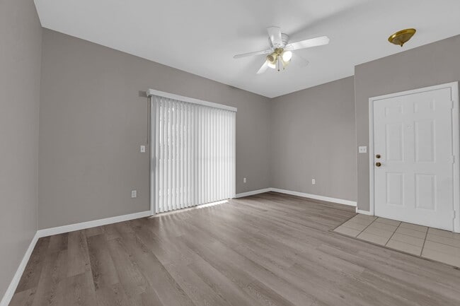 Building Photo - 5650 E Sahara Ave