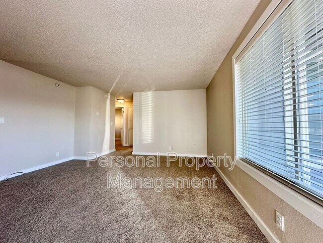 Building Photo - 902 NE 86th St