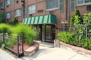 Primary Photo - 900 W Fullerton Ave
