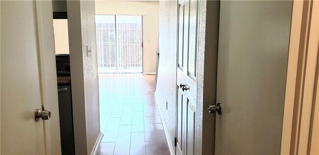 Foto del edificio - 736 W. Collins