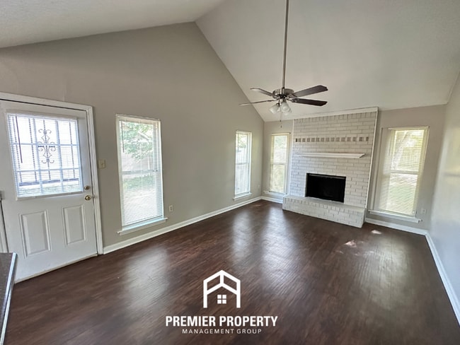 Photo - Charming 3BR/2BA in Village Park | High Vaulted Ceilings & Brick Fireplace House