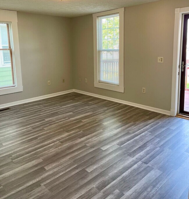 Foto del edificio - 3 Bed, 2 Bath Home – East Side Location Ne...