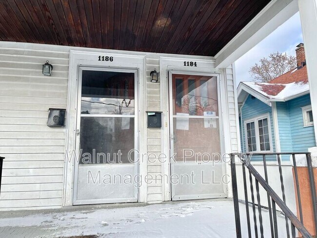 Foto del edificio - 1184 W 8th St