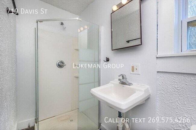 Foto del edificio - 719 Davis St