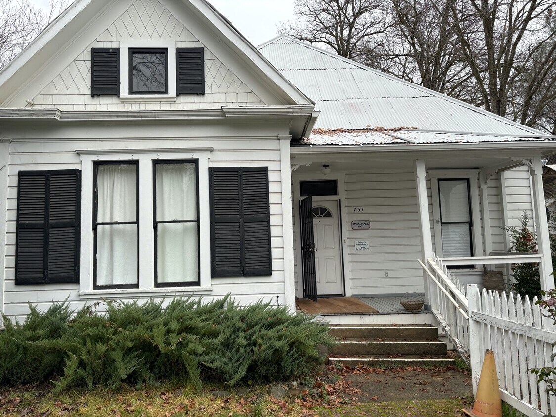 Primary Photo - 731 Main St