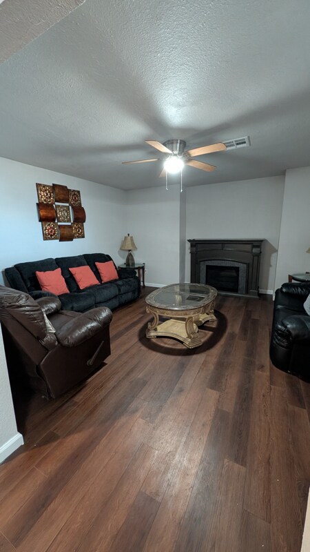 Foto del edificio - 1004 NE 28th St