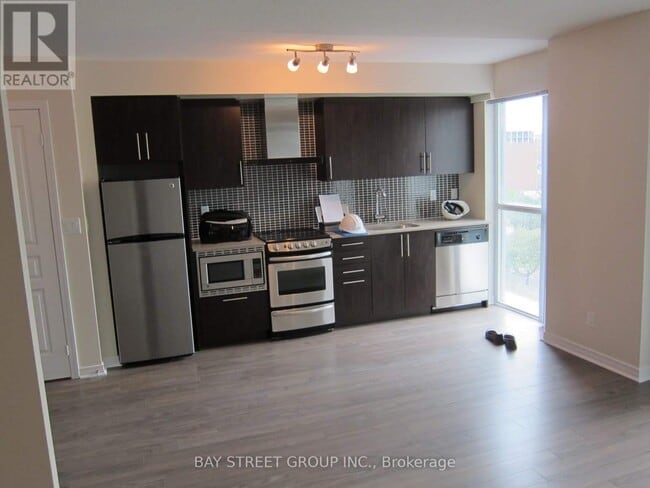 Building Photo - 352 Front St W