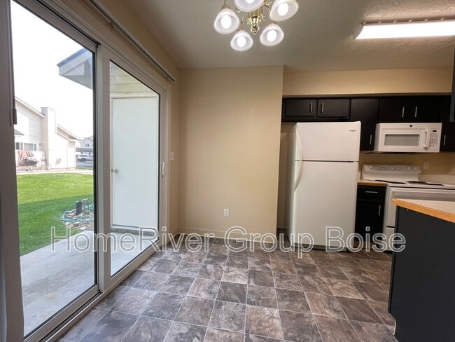 Building Photo - 1299 N Stephanie Ln