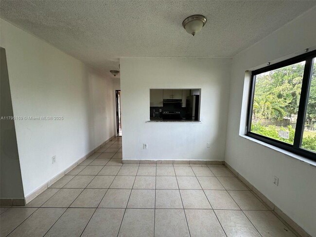 Foto del edificio - 690 NE 123rd St