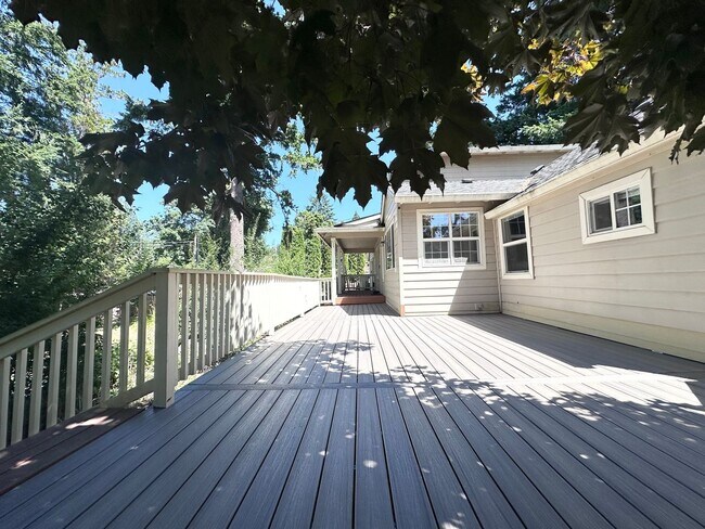 Foto del edificio - Gorgeous 3 Bed 2 Bath w/ Brand New Deck Patio Home in Cedar Hills! MOVE IN SPECIAL!