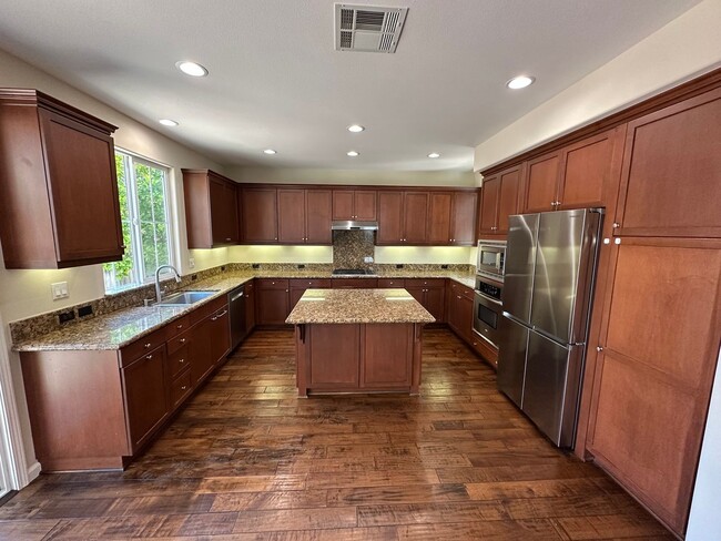 Foto del edificio - 4 Bed 3 Bath +Office/Den In San Ramon