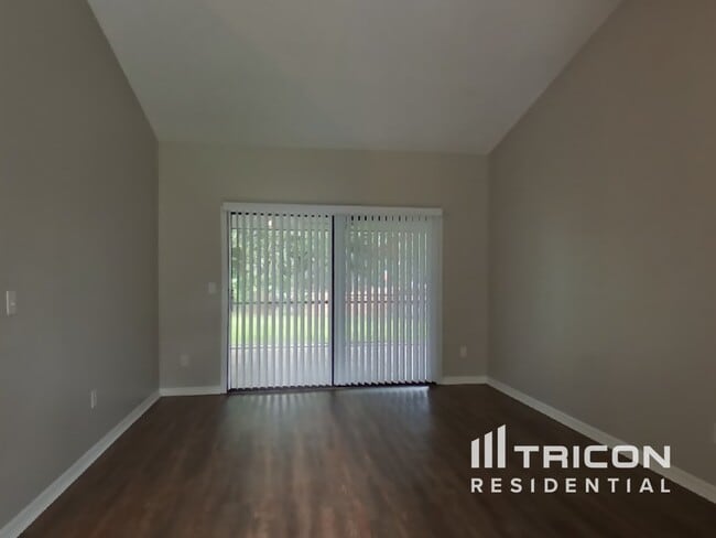 Foto del edificio - 1000 Green Branch Ct