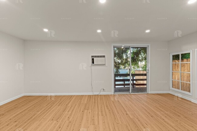Building Photo - 4191 Sunswept Dr