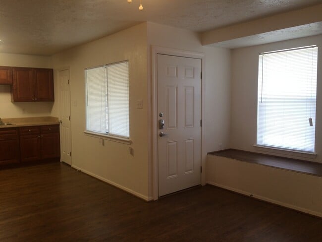 Building Photo - 3705CH