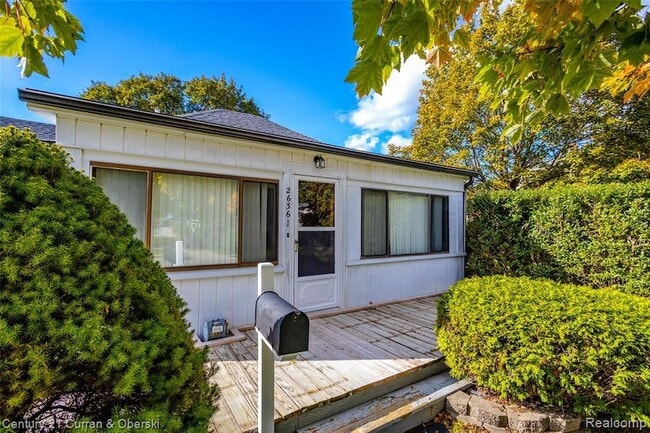 Building Photo - 26361 Parkington St