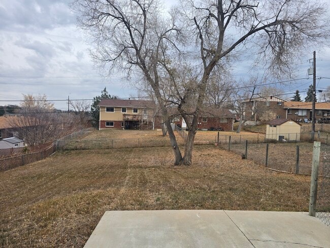 Large backyard! - 902 S Zephyr Ct