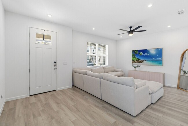 Foto del edificio - 1326 Tarflower Dr