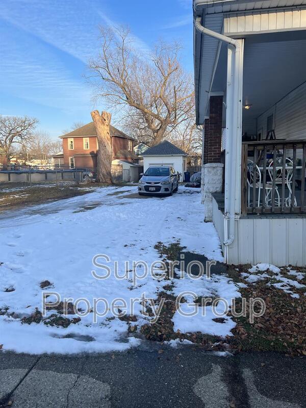 Building Photo - 209 1/2 Cherry St