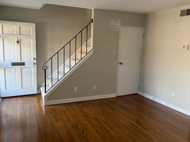 Building Photo - Comfort & Style: 2-Bedroom Raleigh Townhouse