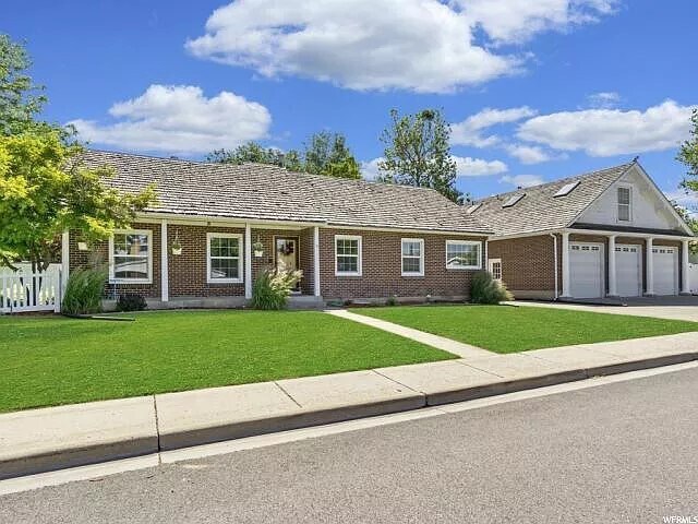 the studio is above the garage - 208 E 650 N
