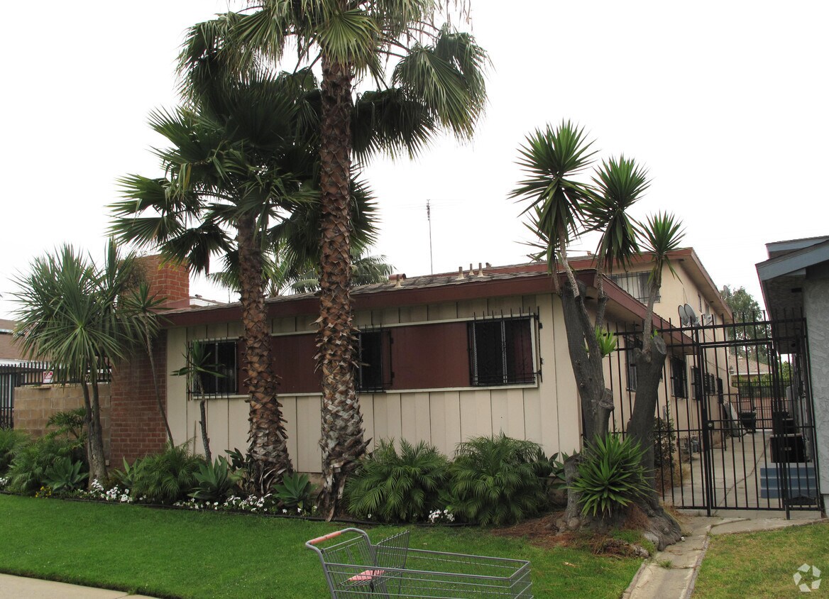 11026 S Crenshaw Blvd, Inglewood, CA 90303 Apartments in Inglewood