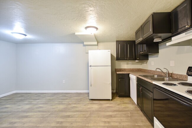 Building Photo - 270 E 400 N