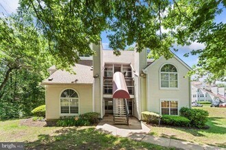 Building Photo - 1013 Fallcrest Ct